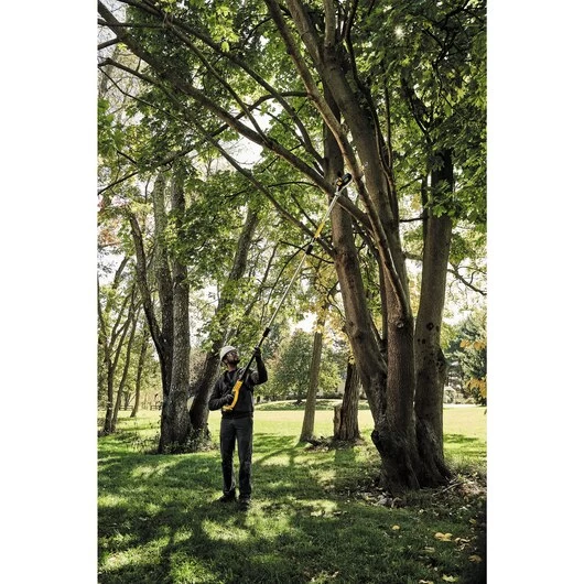 DeWalt DCPS620M1 20V MAX XR Cordless Pole Saw Kit 7 DeWalt DCPS620M1 20V MAX XR Cordless Pole Saw Kit - Image 6