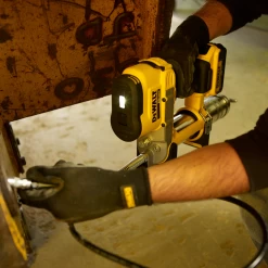 DeWalt DCGG571M1 Cordless Grease Gun Kit -Dewalt image 72d4ab33 6d93 4827 8fe5 2da7930bb181