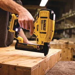 DeWalt DCN681D1 Cordless Stapler Kit -Dewalt image ebea437a 9c9b 416e 8fee 7f20ea4737c2